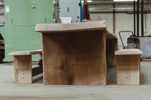 Van statige eik naar natuurlijke werktafel voor Kinderopvang ZON!