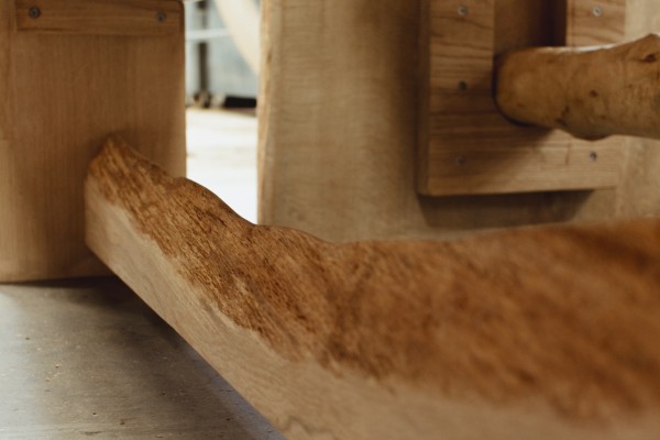 Van statige eik naar natuurlijke werktafel voor Kinderopvang ZON!