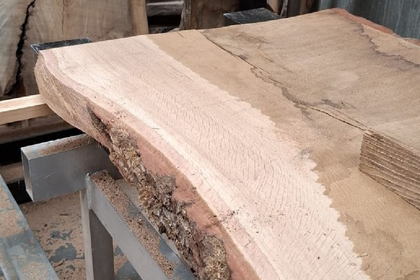 Van statige eik naar natuurlijke werktafel voor Kinderopvang ZON!
