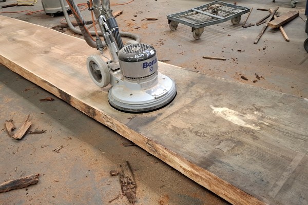 Van statige eik naar natuurlijke werktafel voor Kinderopvang ZON!