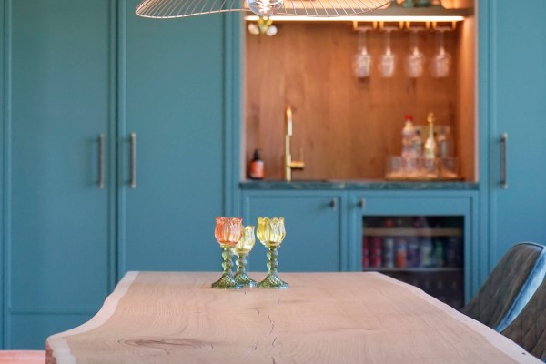 Eikenhouten tafels met plek voor de hele familie! 